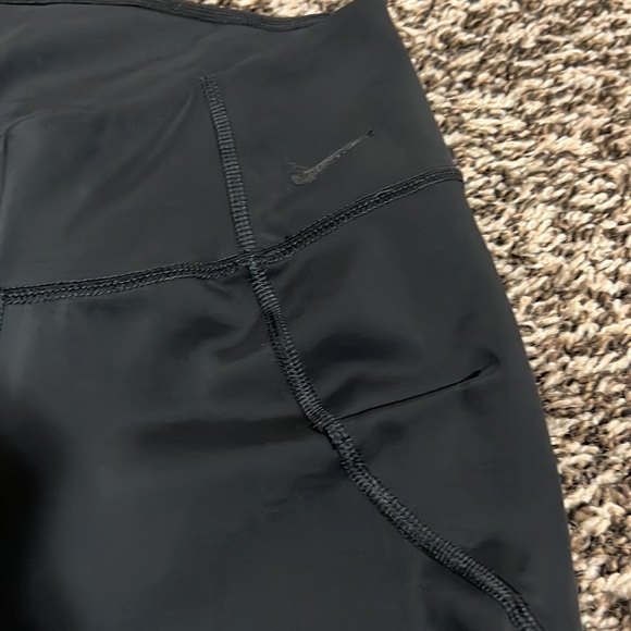 Nike Motion Training capris. Very flattering. Very gently used. Mesh detail. - Picture 8 of 14